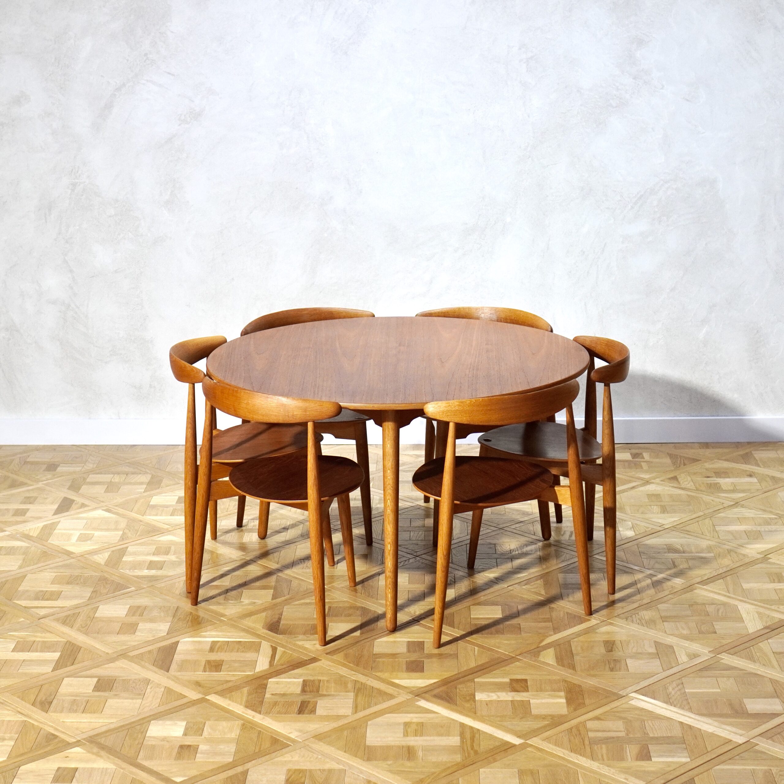 Hans J.Wegner(ウェグナー)　ハートチェア　塗装作業