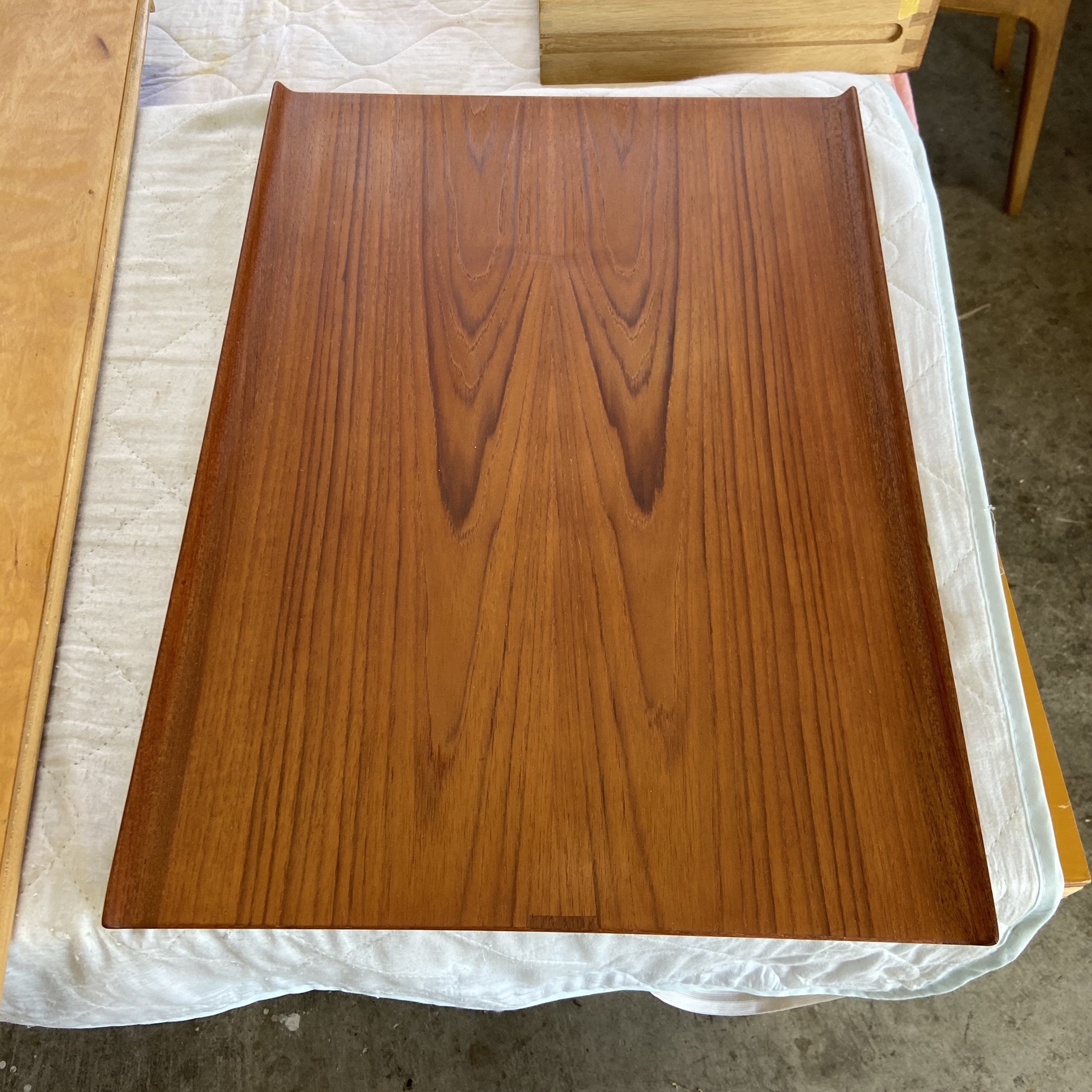 Finn Juhl(フィンユール) FD635 サイドテーブル　塗装