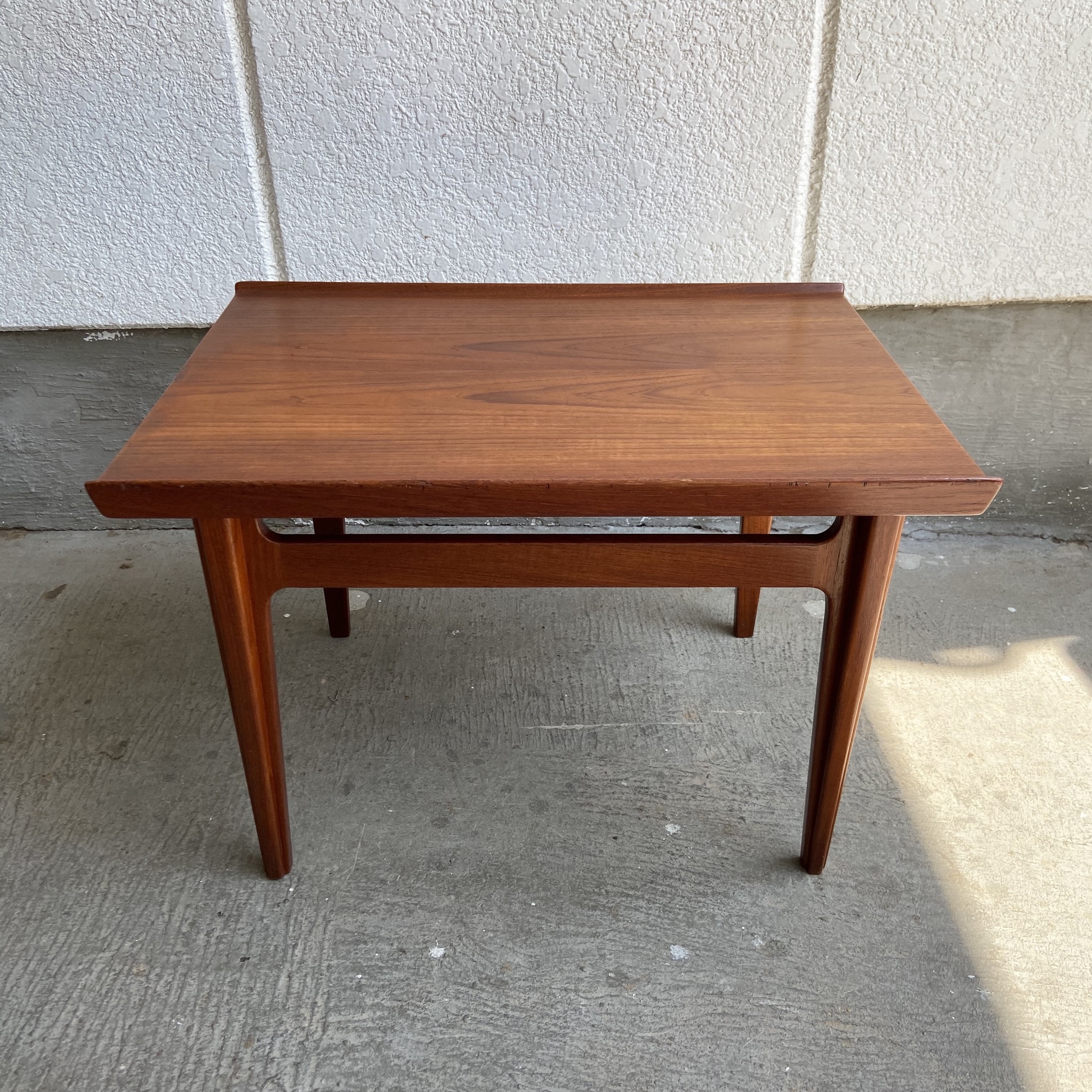 Finn Juhl(フィンユール) FD635 サイドテーブル　分解