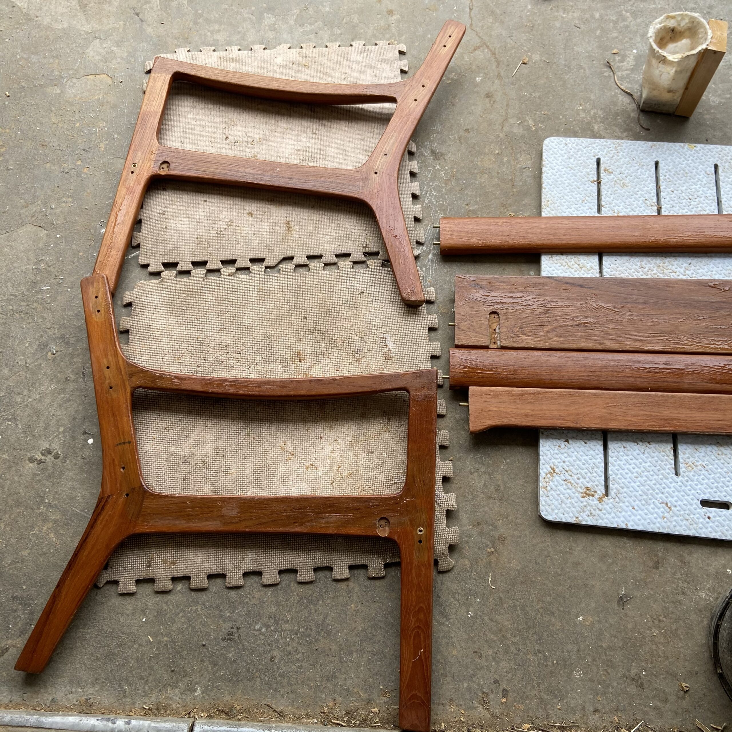 Ole Wanscher（オーレ・ヴァンシャー）sofa 剥離