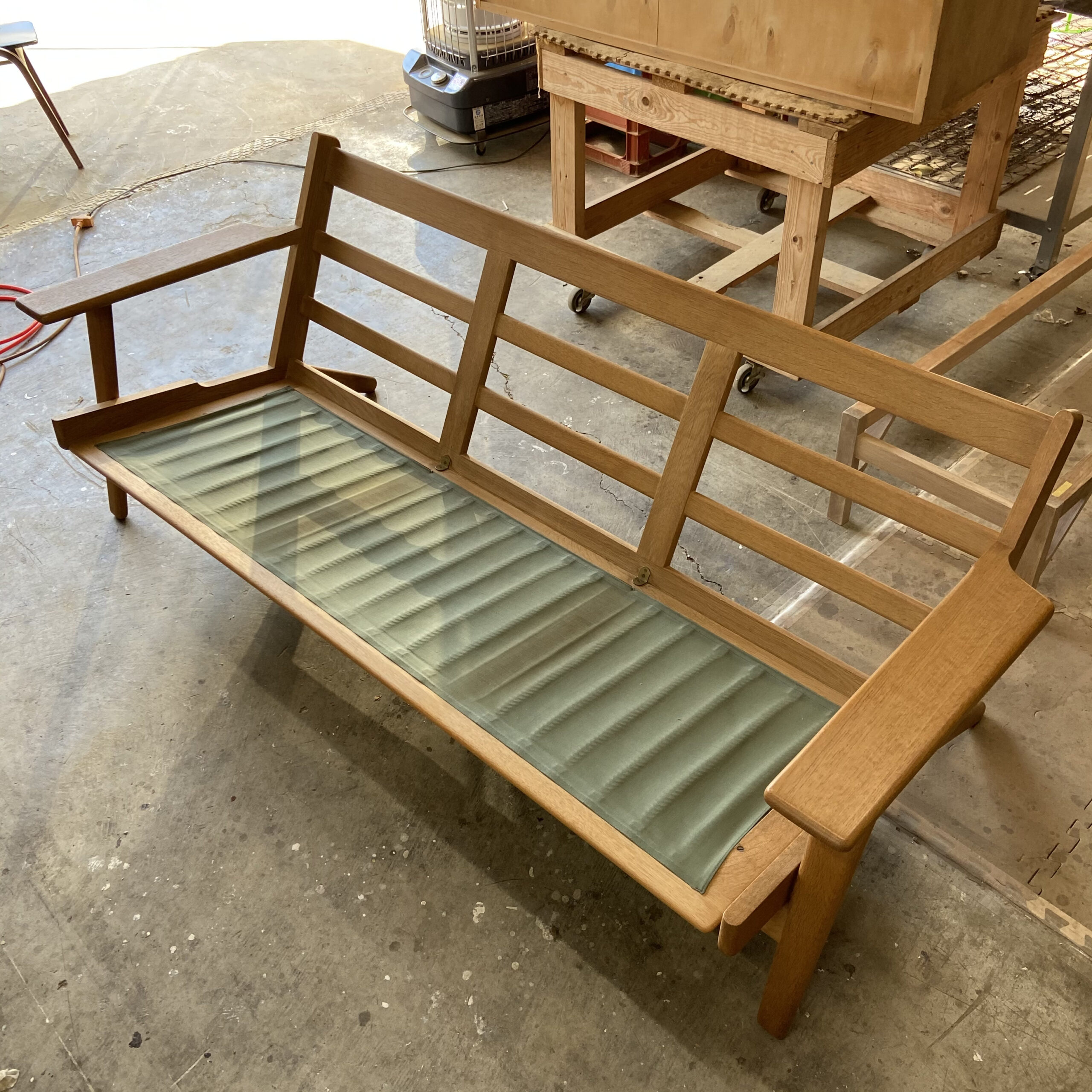 Hans J. Wegner（ウェグナー）　GE290 3P 剥離