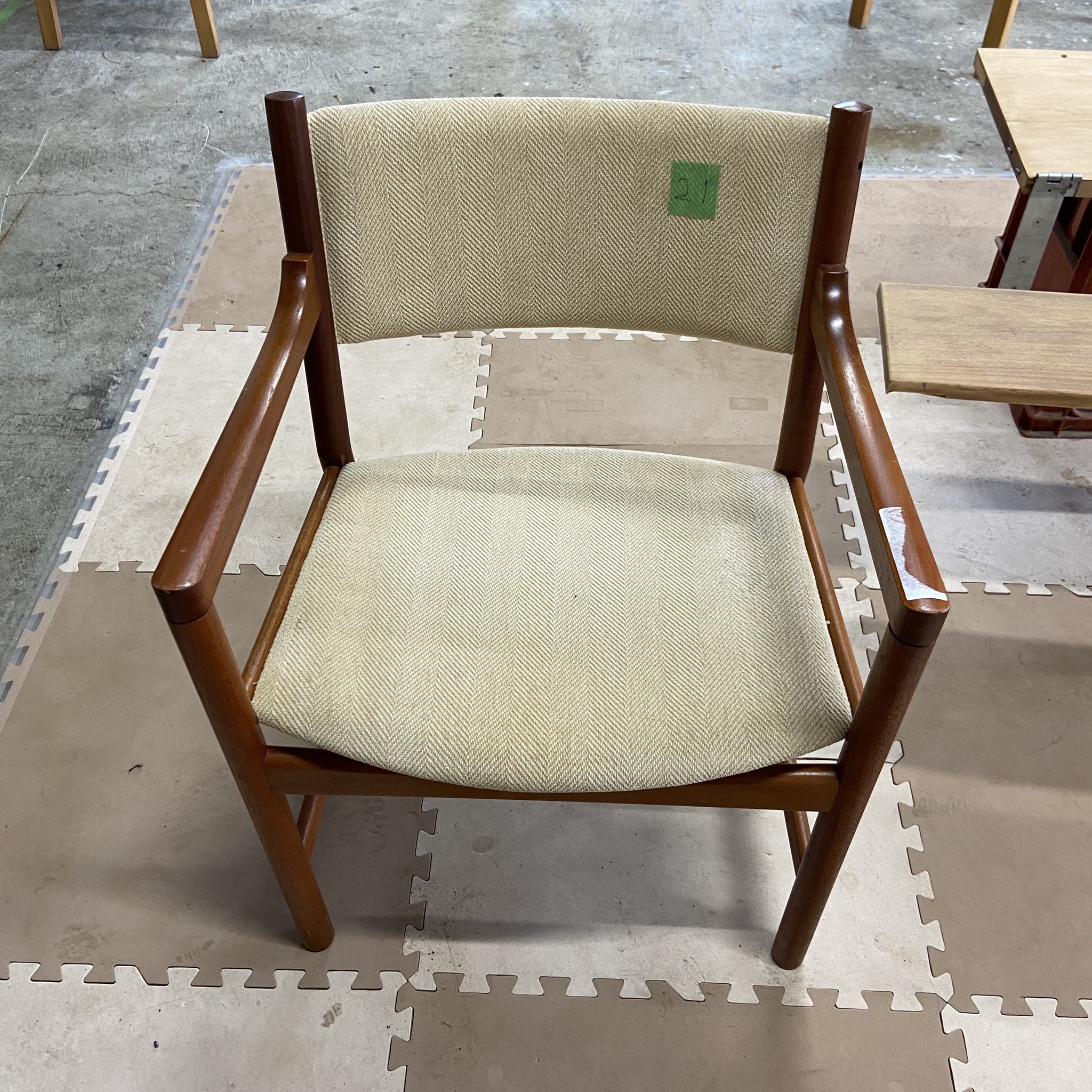 Hans J. Wegner（ウェグナー）　JH250 マホガニー　剥離